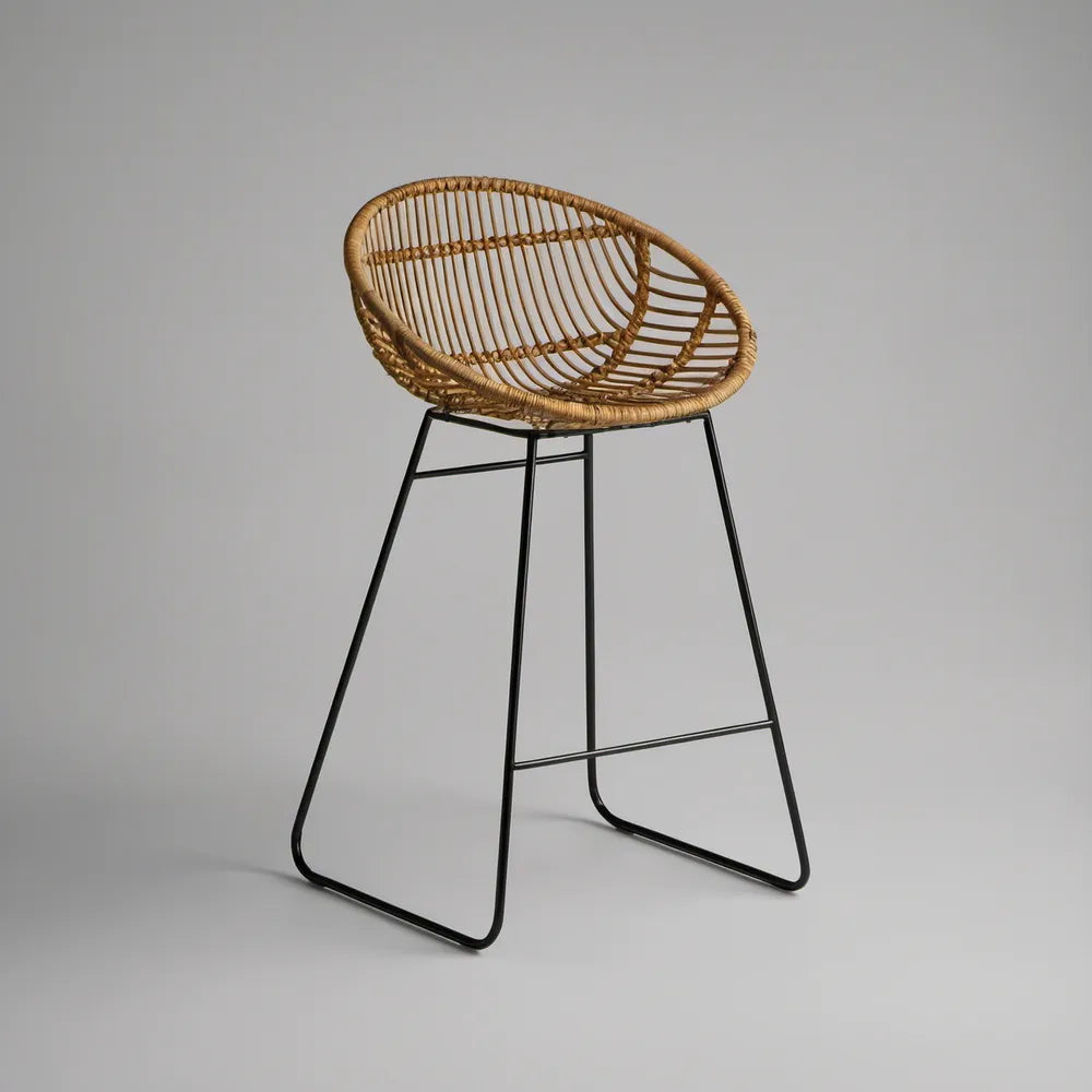 Banco Alto com Encosto Oval em Vime Natural e Estrutura Preta, 55 x 55 x 100 cm